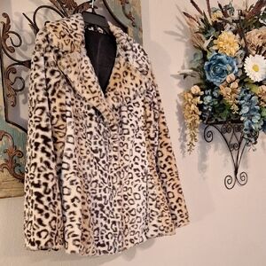 Chic Leopard Print Teddy Jacket. Faux Fur. Excellent Condition Size Medium